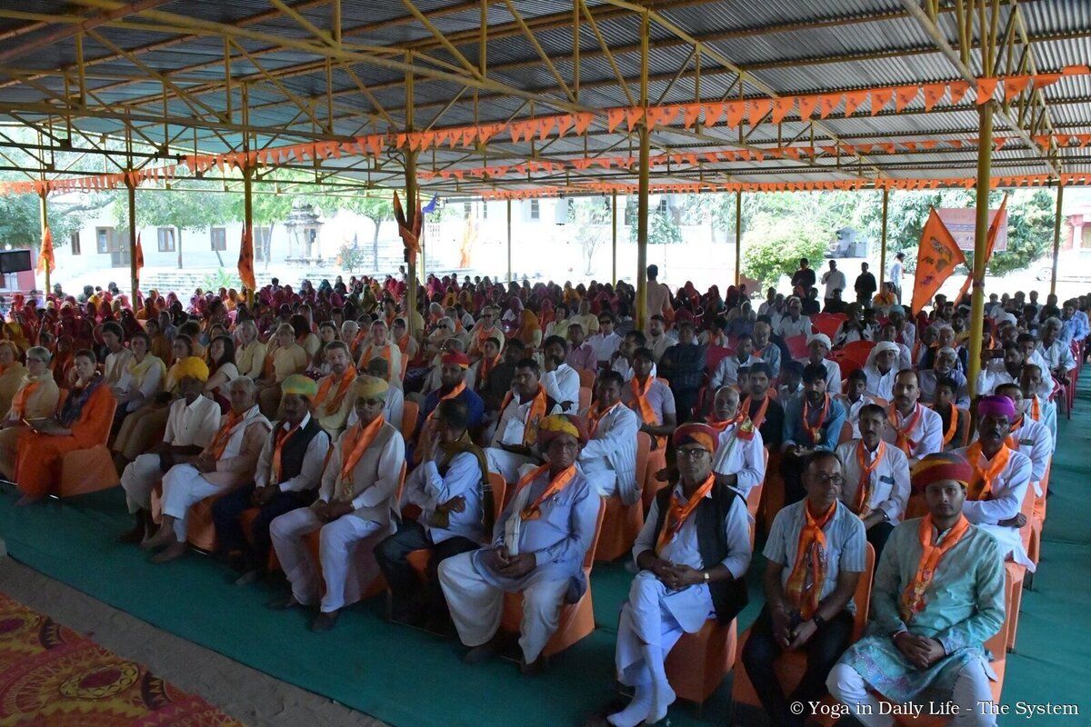 4.3. kailash ashram satasang2. wm