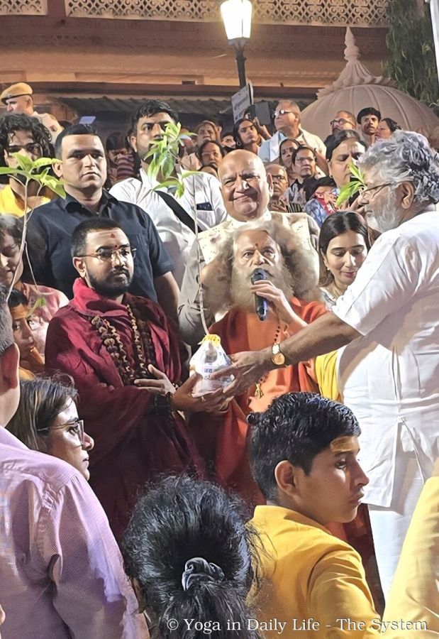 2.6. mm swami avatar puriji rishikesh parmath niketan ashram wm