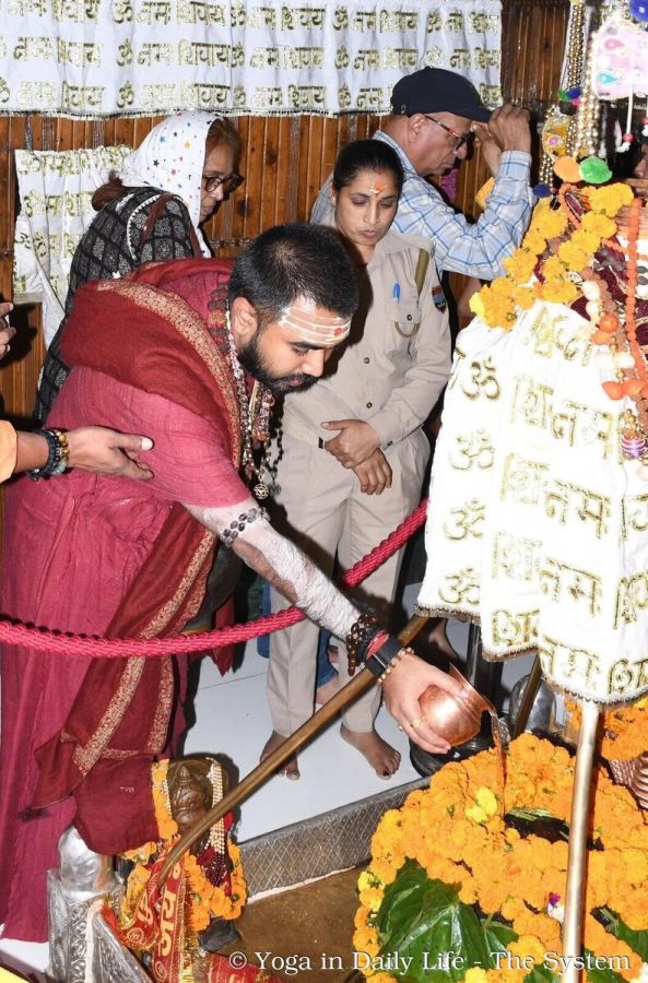 3.2. mm swami avatar puriji kashi vishwanath temple uttarkashi wm
