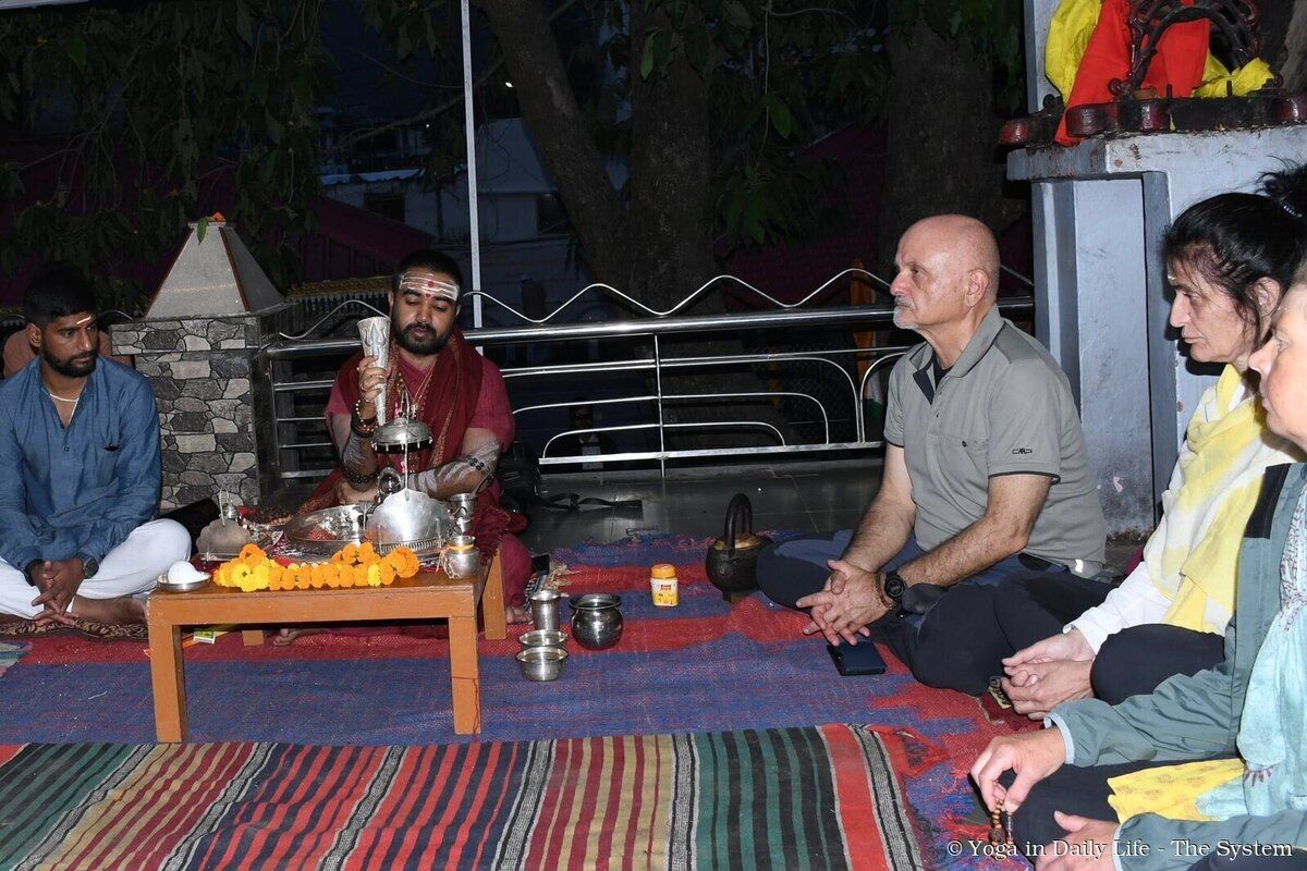 3.8. mm swami avatar puriji kashi vishwanath temple uttarkashi wm